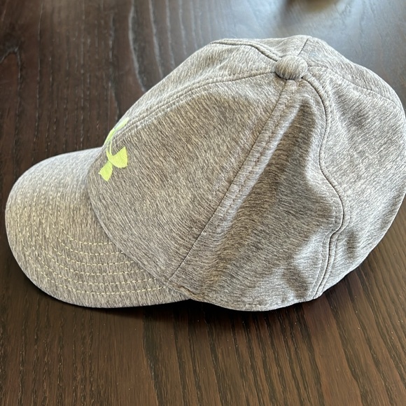 Under Armour athletic hat - Picture 2 of 7